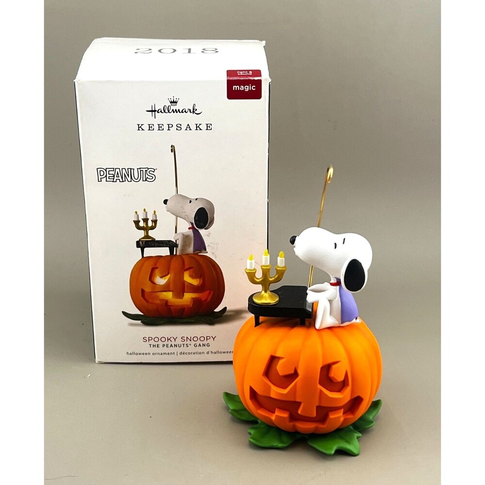 Hallmark Keepsake SPOOKY SNOOPY The Peanuts Magic Sound Light Halloween Ornament
